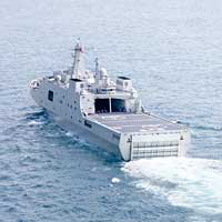 中國<br>中國海軍「井岡山艦」前日下午趕往涉事海域。（中新社圖片）