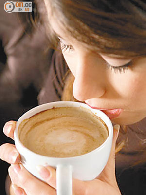 研究發現，咖啡因或有助預防耳鳴。
