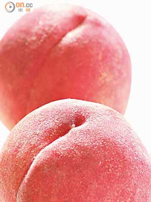 研究發現，每日吃三個桃，或可對抗癌細胞。