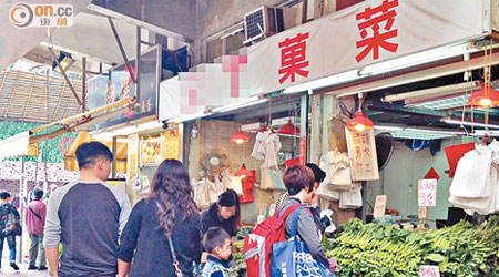 深水埗桂林街店舖僭建天井位置多時仍未被取締。