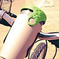 扭扭杯設有掛耳，方便掛放在單車手柄。（互聯網圖片）