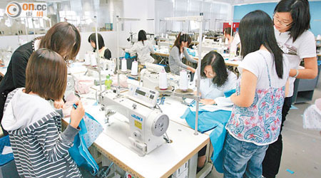 製衣業訓練中心曾為本港製衣業界訓練出不少人才。（資料圖片）