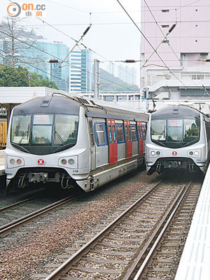 東鐵沙田站昨有列車發生訊號故障。（陳展鴻攝）