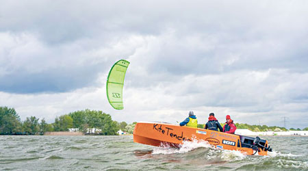 放風箏小艇是荷蘭兩名運動愛好者的作品。（互聯網圖片）