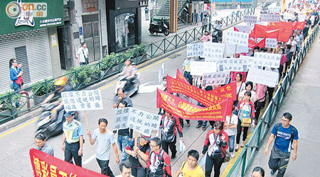 金沙中國的員工上街，抗議資方刻薄。