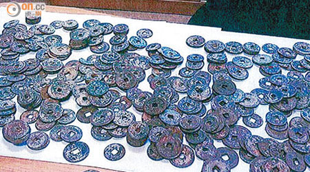 古蹟辦報告指，首個考古工地以外兩度發現古錢幣。