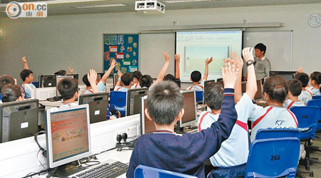 現時不少學校發展資訊科技系統及課程，但當局提供的資源不足。（資料圖片）