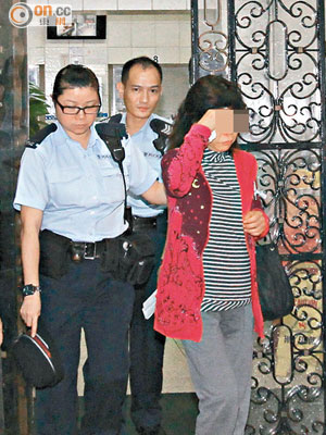 涉嫌以高跟鞋扑夫的婦人被捕。