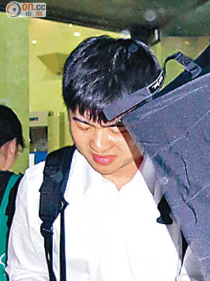救護員李偉浩當時遭被告用繩綑綁。