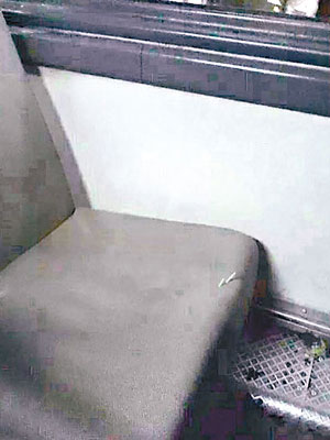 九巴座椅插牙籤，刺傷一名乘客。（互聯網圖片）