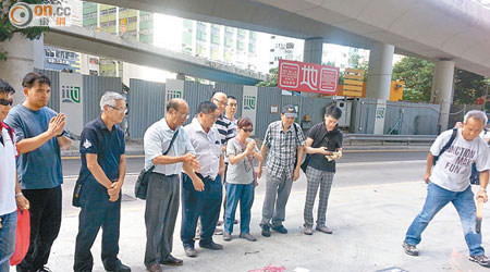 荃灣華基工業中心廠戶示威，要求政府作合理賠償。