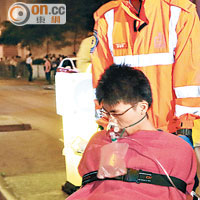 一名男住客由救護員送院。