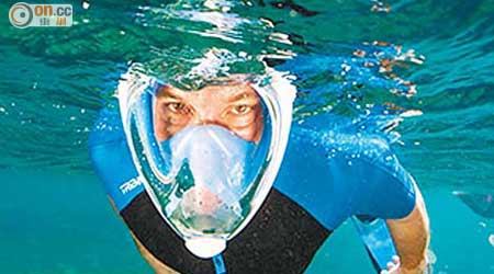 新型面罩讓浮潛玩家在水中保持自然呼吸。