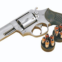 槍癡購入的同類型左輪槍。（互聯網圖片）