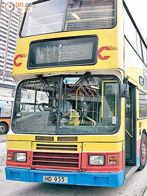 「鬼巴士」經過十六年時間洗禮，巴士車身已見殘舊，預計於明年退役。