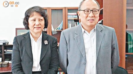 科專校長時美真（左）邀請汪國成（右）出任策略發展總監，籌辦護士課程。