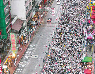 51萬人遊行 無懼日曬雨淋