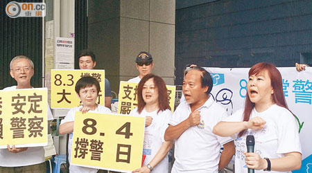 李偲嫣（右一）揼晒心口，宣布訂立「撐警日」。