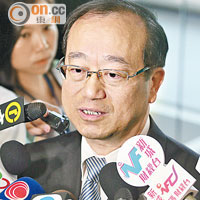 陳鑑林回應稱「責任唔喺我度」，反指盛事基金限制多多。