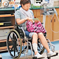 受傷的途人楊太在醫院接受治療。