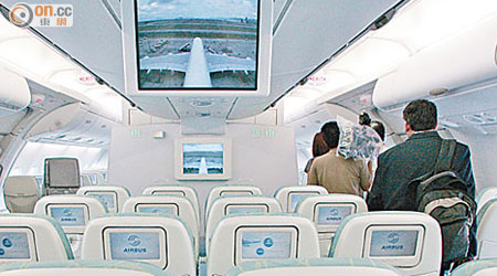空中巴士A380的機艙寬大，機組人員不易辨認所有乘客。（資料圖片）