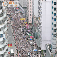 今年七一遊行，主辦單位指有五十一萬人參加，表達各種對政府的訴求和不滿。