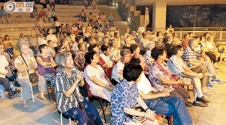 何文田邨逾百名居民出席大會。