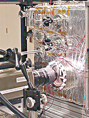 美國麻省理工學院的研究人員研發出水滴發電機。（互聯網圖片）
