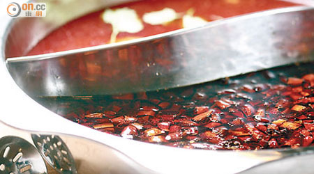 不少港人喜愛麻辣火鍋，但多吃會傷脾胃。（資料圖片）
