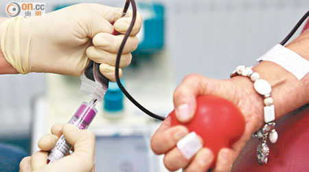 到訪有伊波拉疫情國家的人士，須離開當地廿八日，紅會才接受其捐血。
