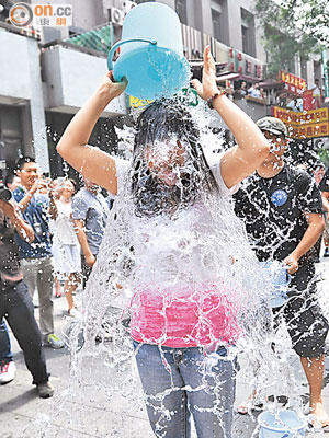 淋冰水熱潮席捲全球，但有醫生提醒非人人適合挑戰。