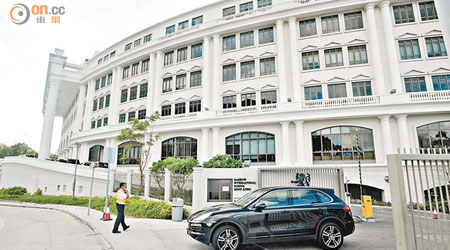 哈羅香港國際學校備受「貪曾」眷顧，為學生上學大開方便之門。