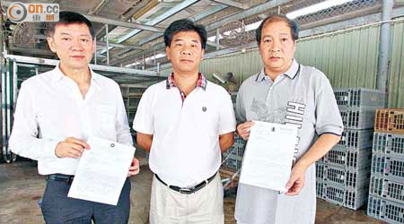 許漢文（左）申請津貼被拒，當局表示無其內地活雞進口紀錄。