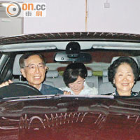 密會約三小時後，李柱銘駕車載陳太與另外三名女士離開。