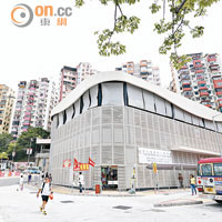 同仁街臨時小販市集開業至今已有四個月。