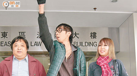 招顯聰（中）同張漢賢（左）疑意見不合，決定協議解散「香港人優先」。（資料圖片）