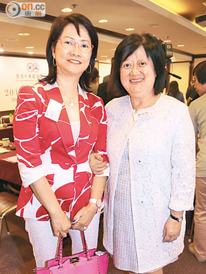 陳淑玲（右）自爆當年諗過買蘇格蘭古堡，左為廠商會副會長顏吳餘英。