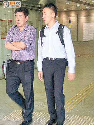 任消防員的被告杜志邦（右），捲入四千萬元勒索案。