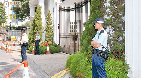 禮賓府連日都有警察把守出入口。