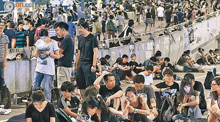 外國政要和傳媒持續關注香港佔中最新發展。