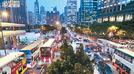 菲林明道<br>佔領行動造成主要幹道封閉，香港成了「塞車之都」。