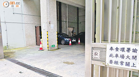 鰂魚涌市政大廈閘門長期開啟，告示遭質疑淪為空文。