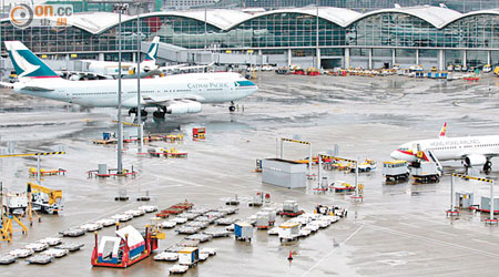今年首九個月受內地空管影響，本港有二千九百多班離港航班延誤起飛。（資料圖片）