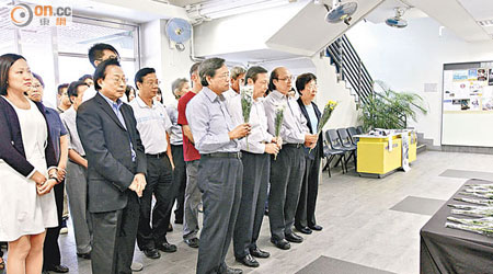 珠海學院師生在校內悼念猝死的副校長江佑伯。