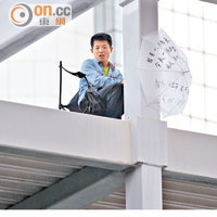 金鐘<br>一名山東旅客疑不滿未能上台發言，於金鐘中信天橋企跳。