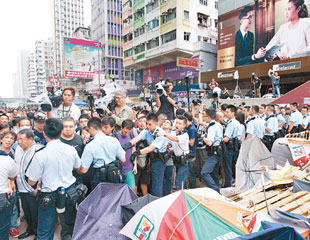 三權崩潰 癱瘓香港