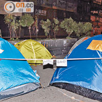 佔旺者再用帳篷建成「信和邨」。