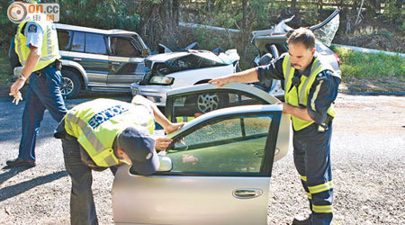 ○八年三月，一家五口香港遊客在新西蘭自駕遊遇上嚴重車禍，僅一人生還。