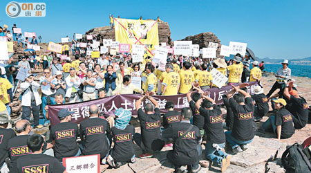 新界村民的抗爭行動愈演愈烈，本港最東面的東平洲村民亦發起「斬樹行動」。（胡家豪攝）