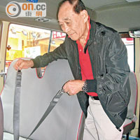 梁雄希望政府為小巴業界提供資助，讓小巴全面設置安全帶。